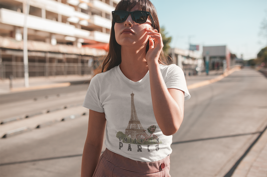 Chic "Emily in Paris" Women's T-Shirt – Parisian Style with a Touch of Glamour EiP 18